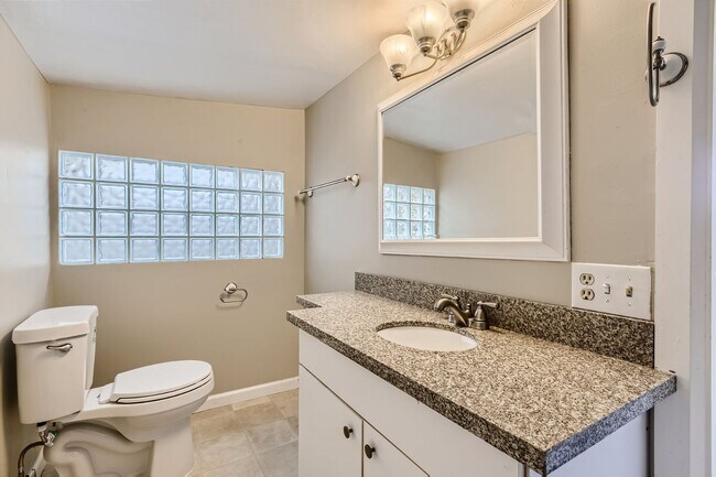 2312 E Denny Way