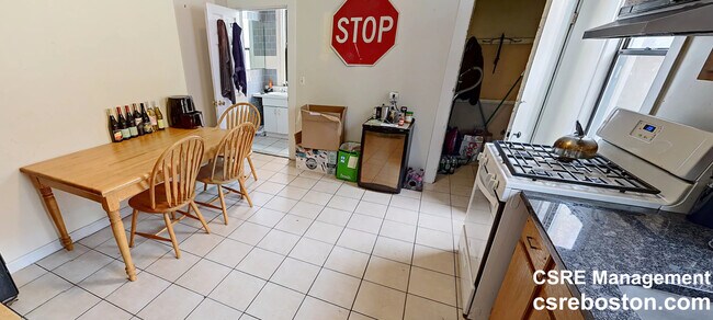 Photo - 12 Saunders St