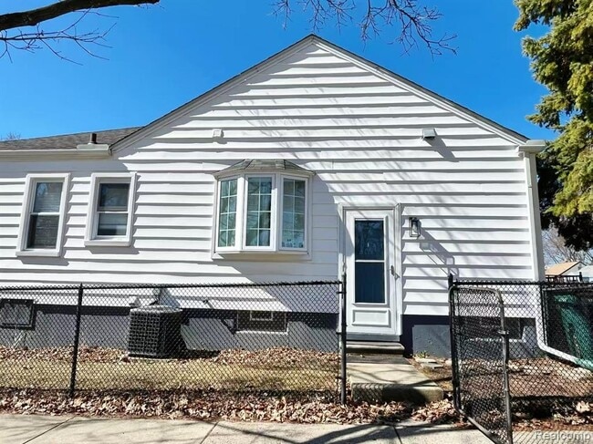 Photo - 3303 Chester Rd