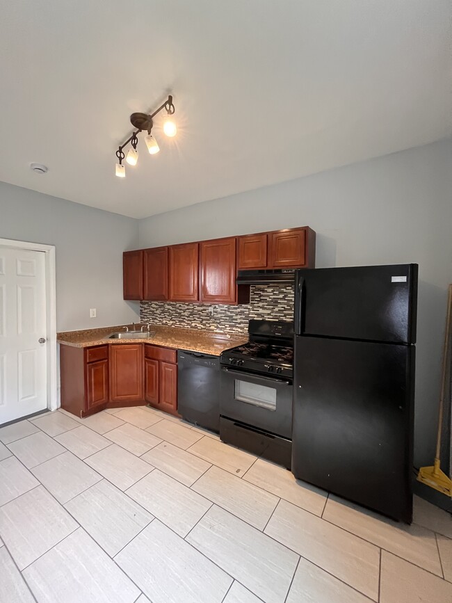 Building Photo - 112 Greenville Ave Unit 1 Rental