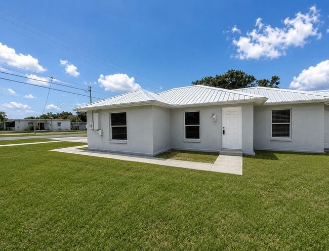 Building Photo - Beautiful 3/1 in the heart of Plant City