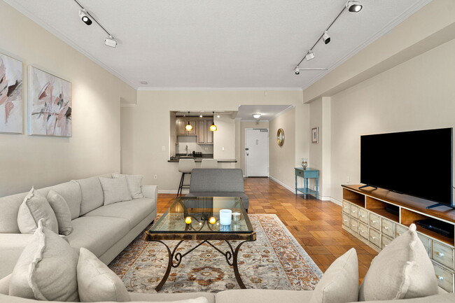 Photo - 2 Hawthorne Pl Unit 17M