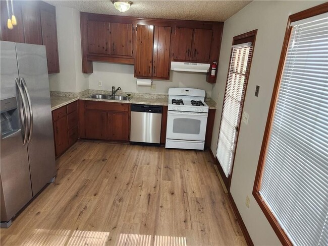 Photo - 3234 Valley View St