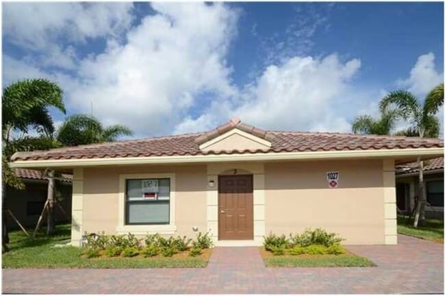 Building Photo - Villas Apartments in Fort Lauderdale