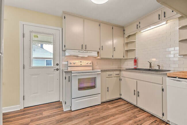 2361 Hiwassee Dr