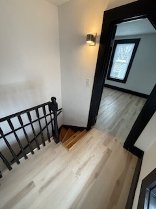 Building Photo - 18-20 Pierce St Unit 18 Pierce St