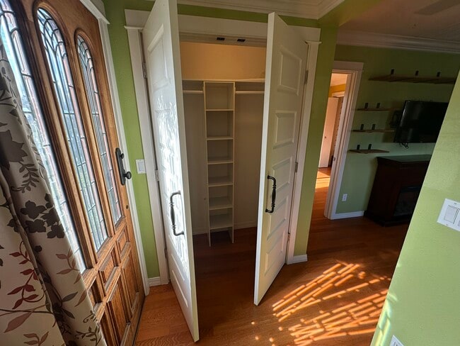 Photo - 701 S 59th St