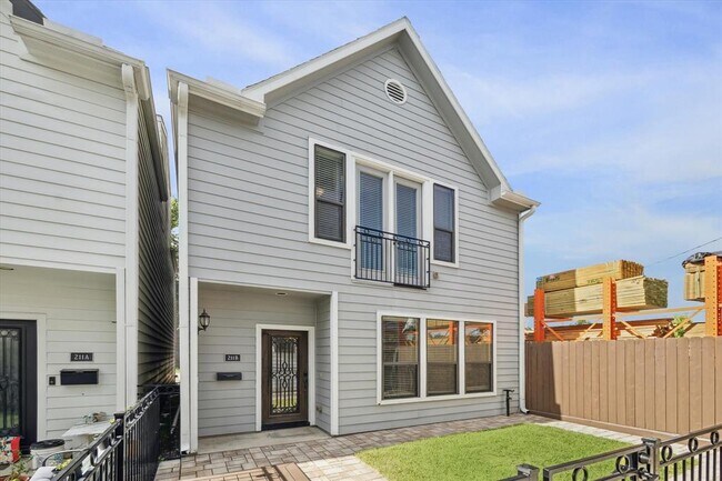 Photo - 211 W 25th St Casa