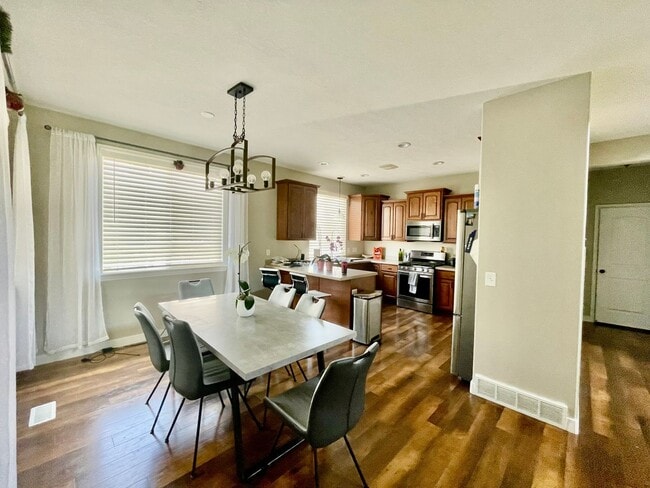 Photo - Beautiful Executive Daybreak Home Available!