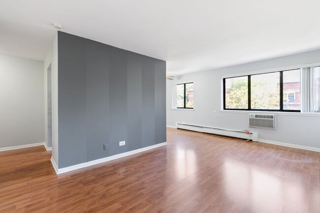 Building Photo - 5533 N Kenmore Ave Unit 208