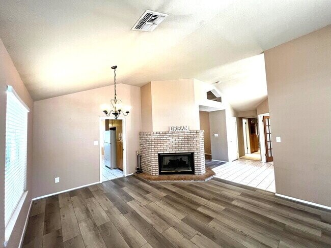 Photo - Spacious 4 Bed / 2 Bath Home with Loft, Fireplace & Beautiful Outdoor Entertaining Area!