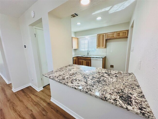 Photo - 1605 Somerset Dr