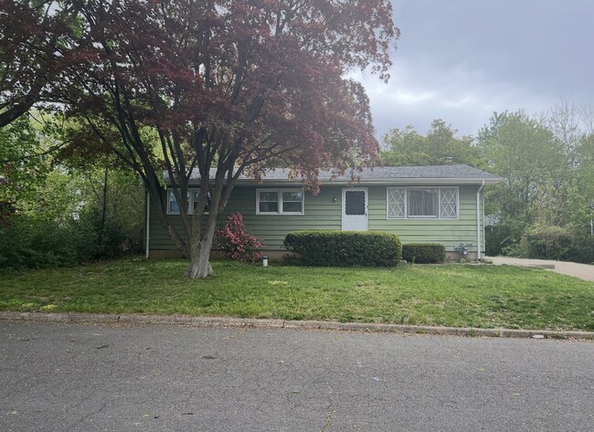 Building Photo - 8 Garth Ave