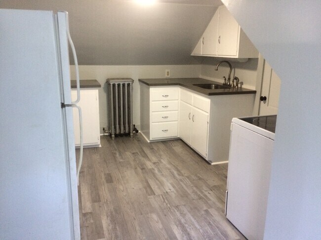 Kitchen - 28 Newbury St Unit 28NewburySt3