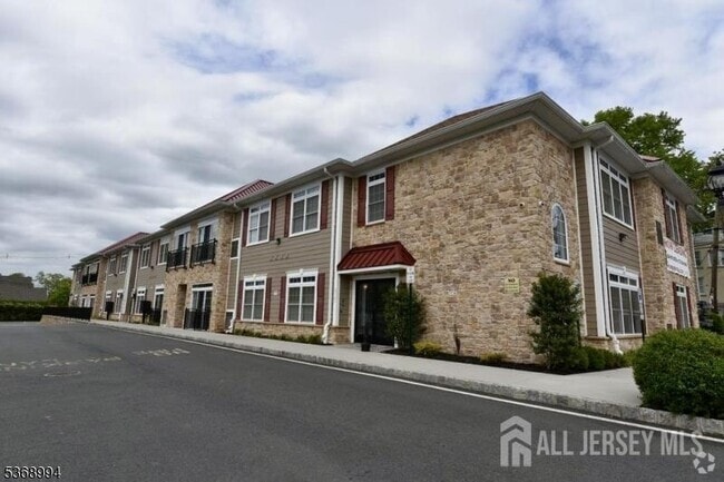 Building Photo - 475 Avenel St Unit 108 Rental