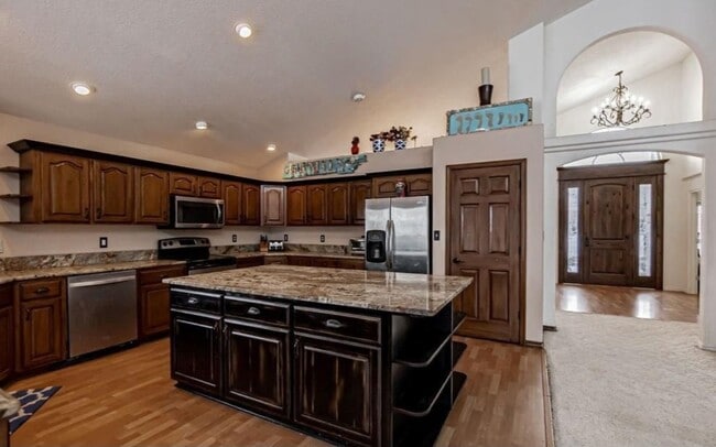 Photo - 832 W 385 N