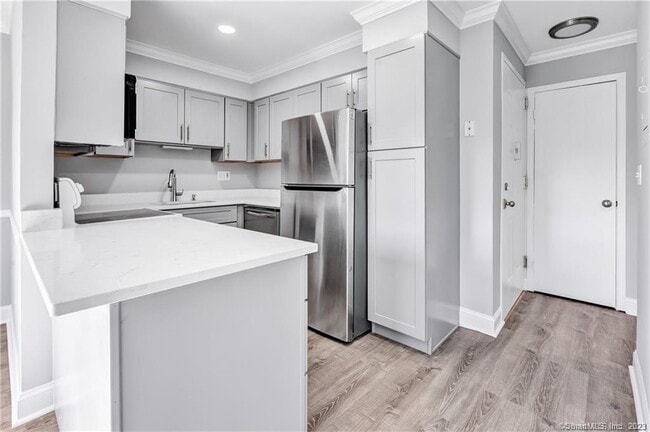 Photo - 154 Cold Spring Rd Unit 19