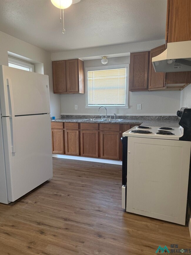 Photo - 207 E Grand Ave