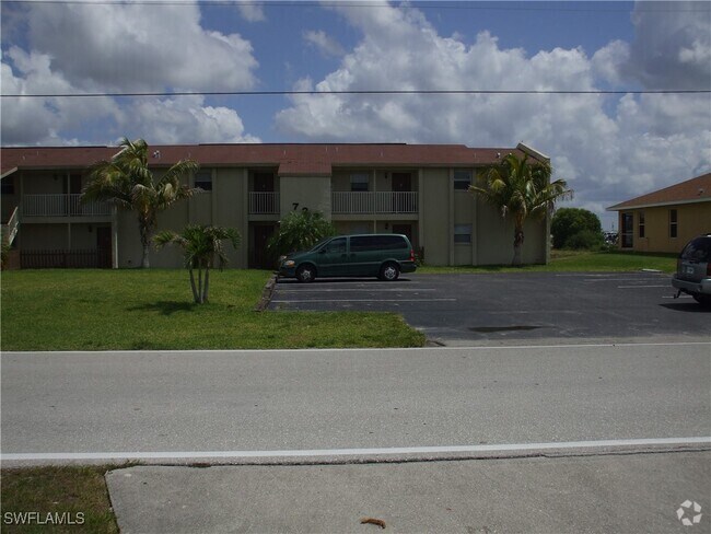 Building Photo - 723 SE 10th St Unit 3 & 7 Rental