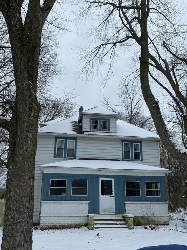 Building Photo - 3505 S Racine Ave