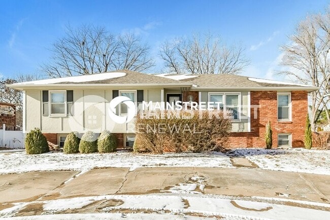 Building Photo - 3 Bedroom Pet-Friendly Home in Raymore, MO with Main Street Renewal