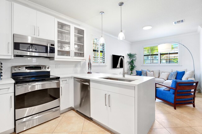 Building Photo - 861 S Ocean Blvd Rental