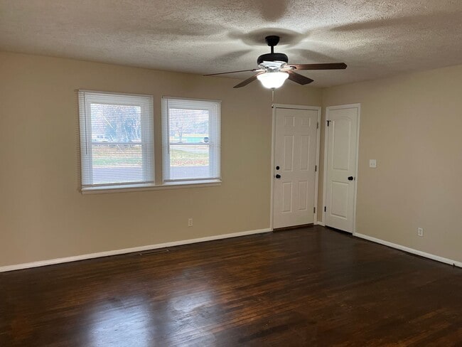 Photo - Centrally located 3 bedroom bungalow READY NOW!