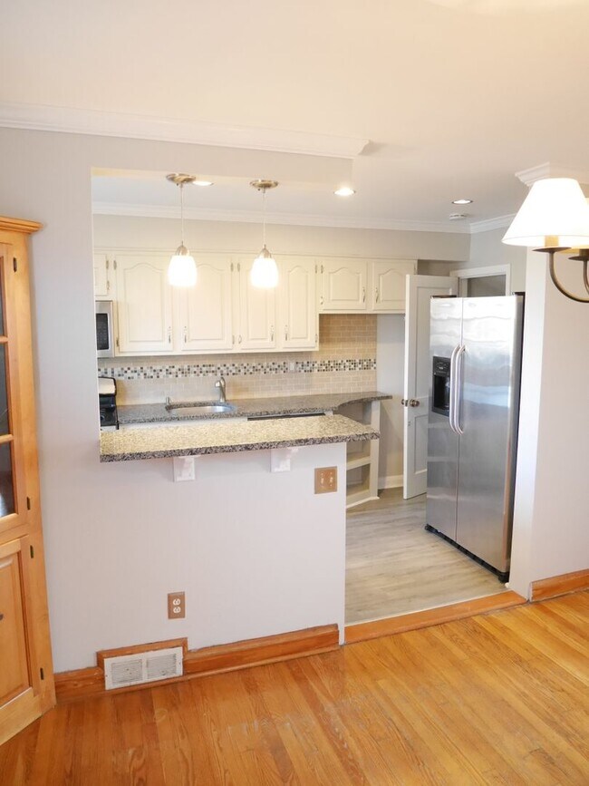 Photo - End-Unit Townhouse: Parkville, Maryland **...