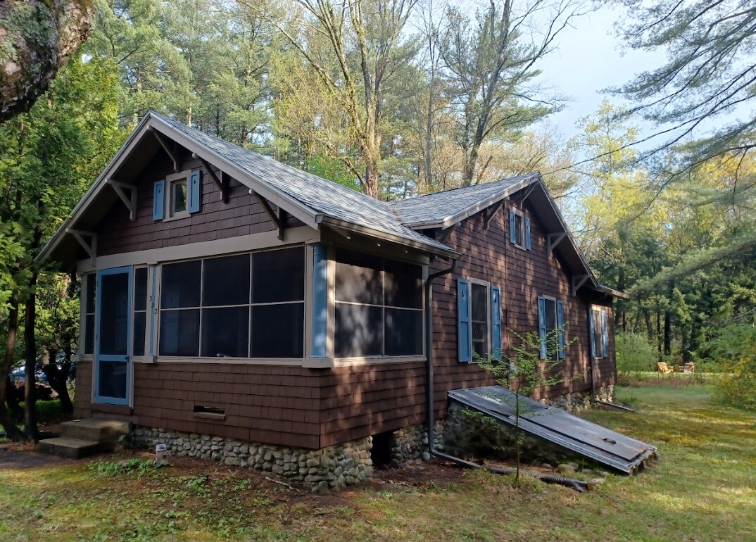 Photo - 323 Pelham Rd (Amherst, MA)