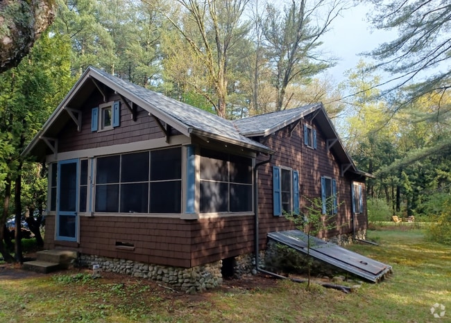 Building Photo - 323 Pelham Rd Rental