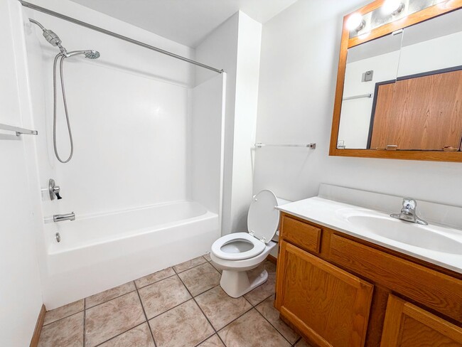 912 8th St S Unit 202