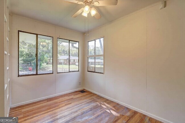 Photo - 1367 Canterbury Rd