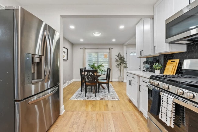 Photo - 425 S Ellis St Unit ID1237863P
