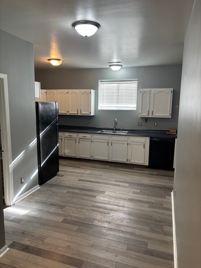 Photo - 1023 44th St