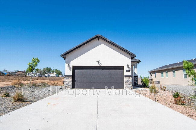 Photo - 933 Northern Blvd NE