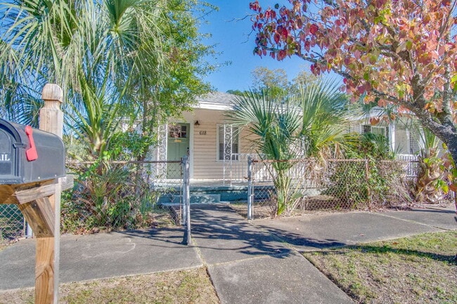 Photo - Charming 2-Bedroom Cottage Near Downtown P...