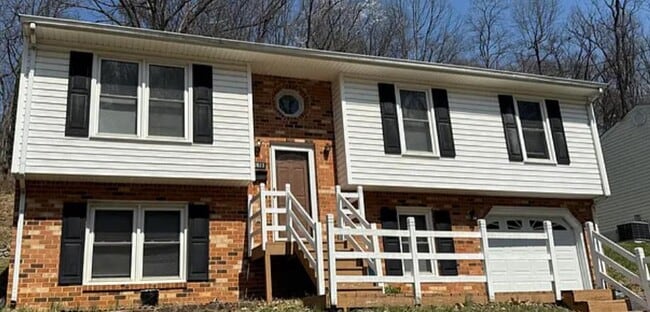 Photo - 2823 Lansing Dr SW