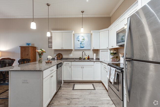 1BR, 1BA - 690SF - Kitchen