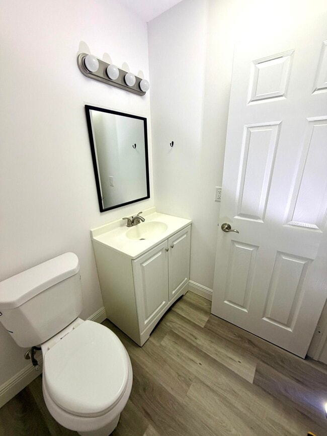 Photo - 1766 Abbey Rd Unidad 105