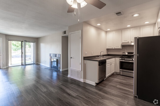 1BR, 1BA - 710 SF