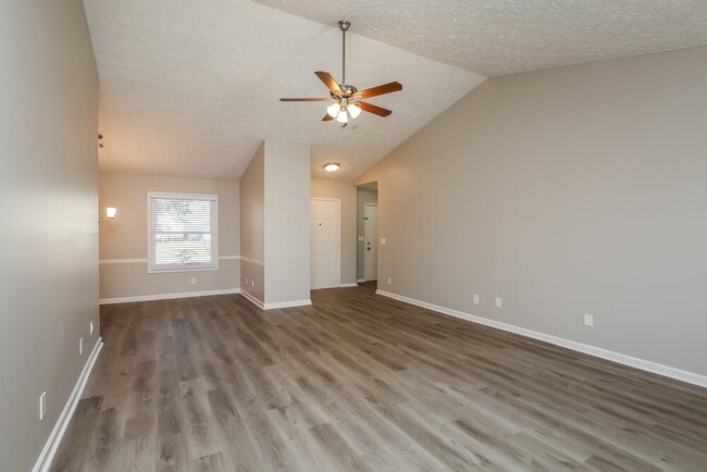 Photo - 923 River Rock Dr