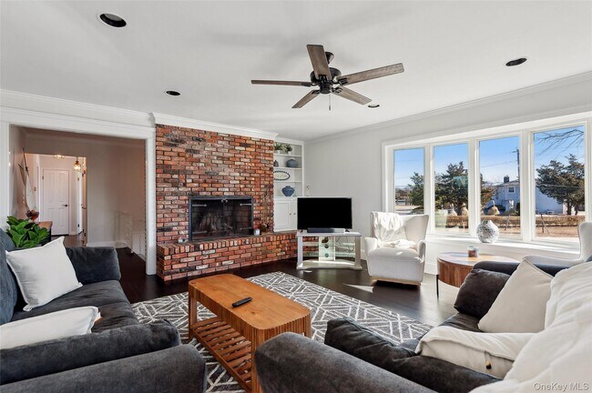 36 Nautilus Dr