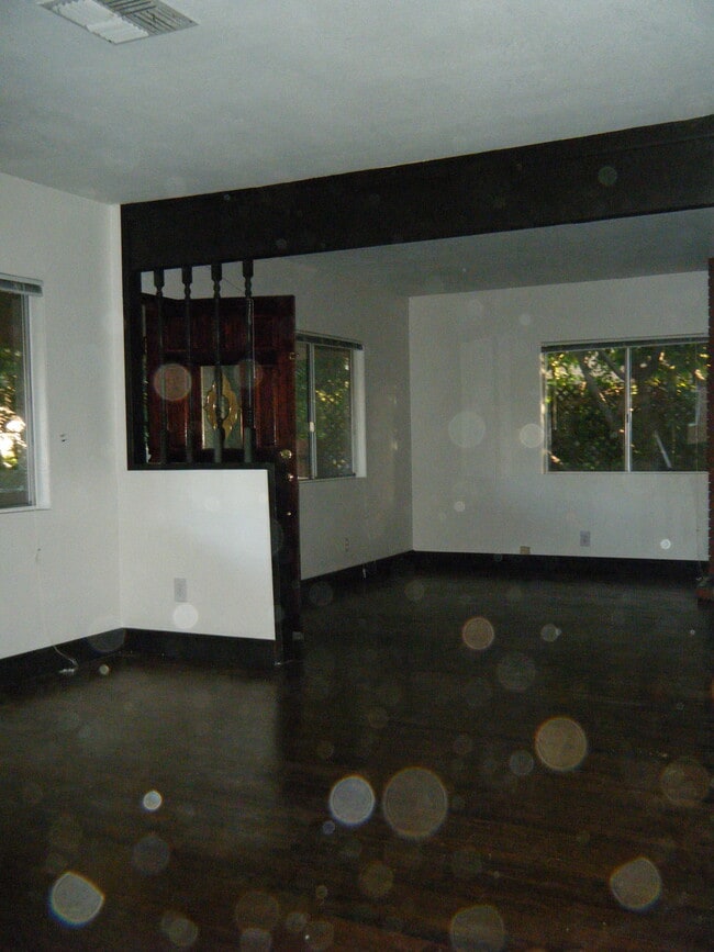 5723 Stansbury Ave