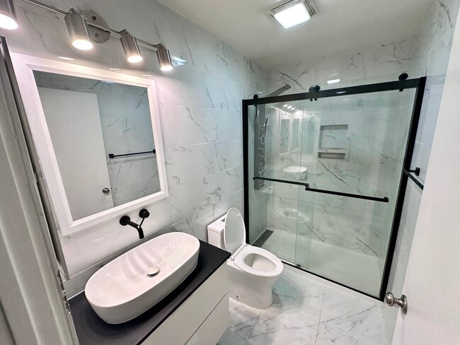 Photo - 12750 Centralia St