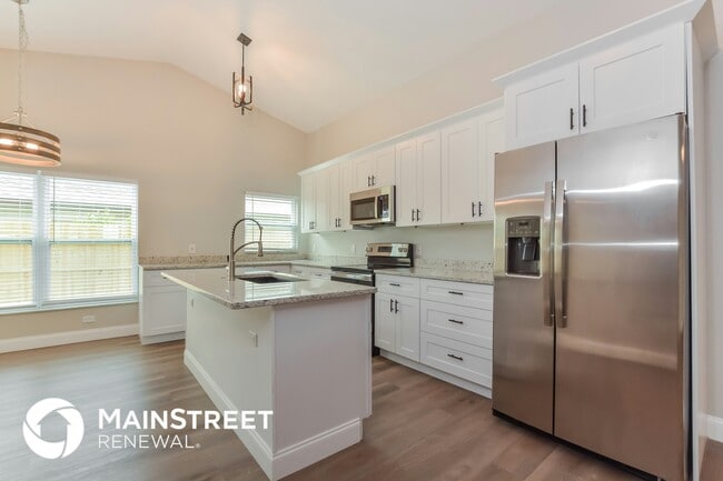 Photo - 304 Sir Lawrence Dr