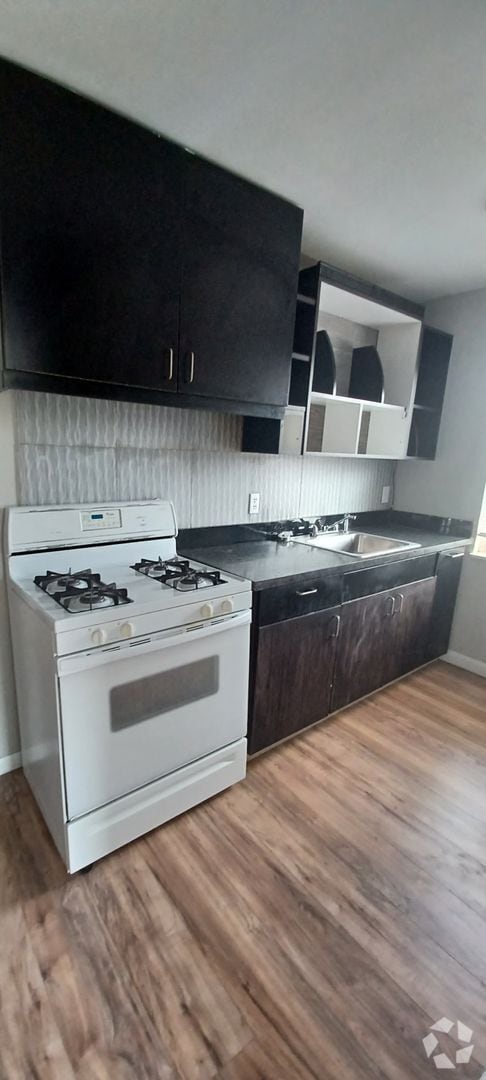 Building Photo - Beautiful 1 bed/1 bath apartment, just off... Unit 237 - C