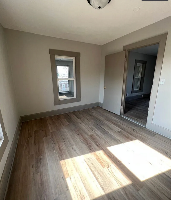 Photo - 1025-1027 Redfield Unit 1027