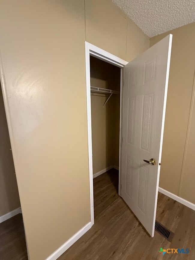 Building Photo - 136 Sonnyland Dr