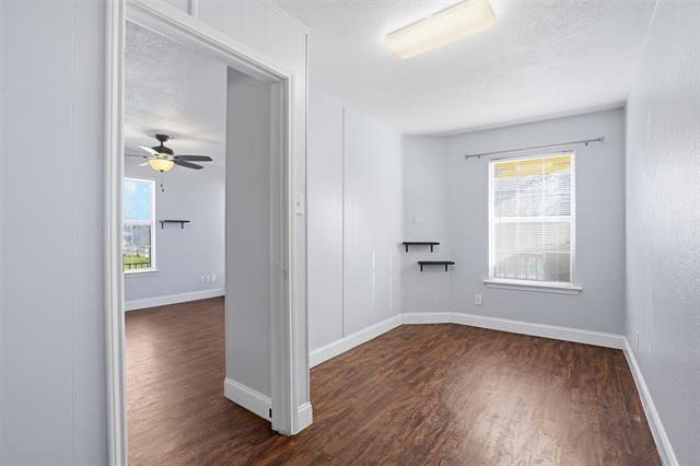 Photo - 209 E Lone Star St