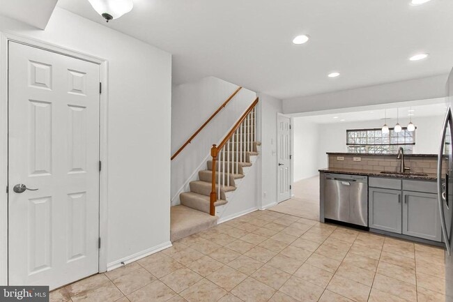 Photo - 1407 N Van Dorn St Unit 1407C